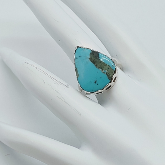 Sterling Silver Blue Turquoise Ring - Picture 4 of 10